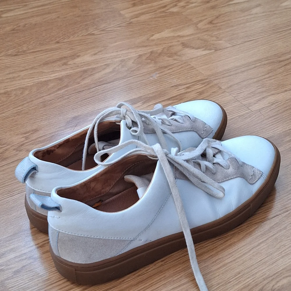 Shoe the Bear White and Tan Leather Low-Top Sneakers with Gum Sole Sz 12